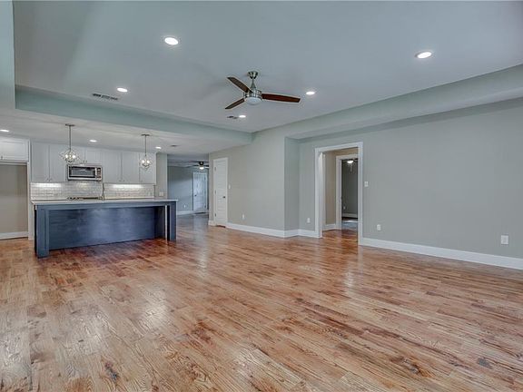 5th image of 2439 Southwood Dr