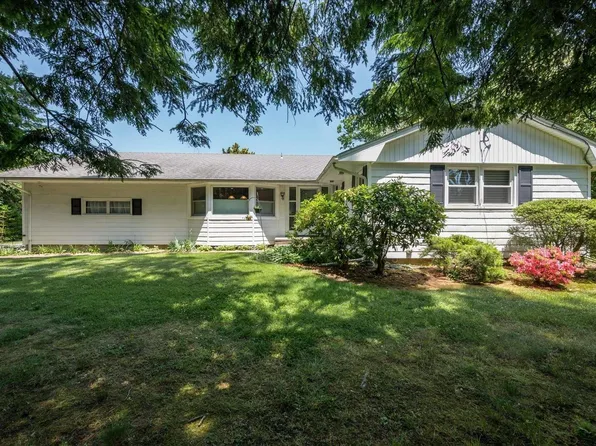 3 Briarcliff Place, Huntington, NY 11743