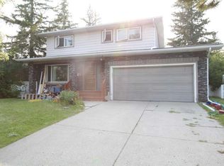 7331 E Keewatin St SW, Calgary, AB T2V2M6