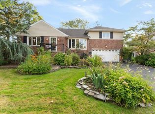 923 Woodmere Dr, Valley Stream, NY 11581