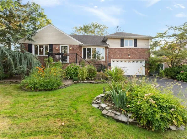 923 Woodmere Drive, North Woodmere, NY 11581