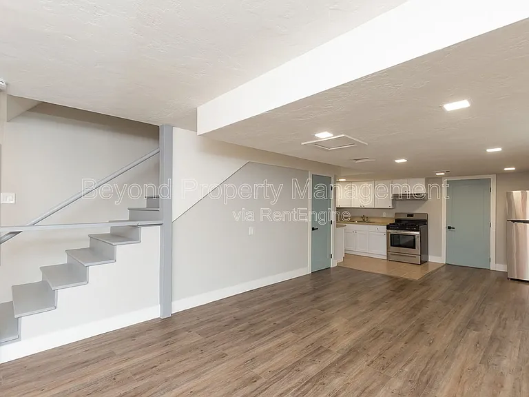 5464 Gilbert Dr — Photo 6