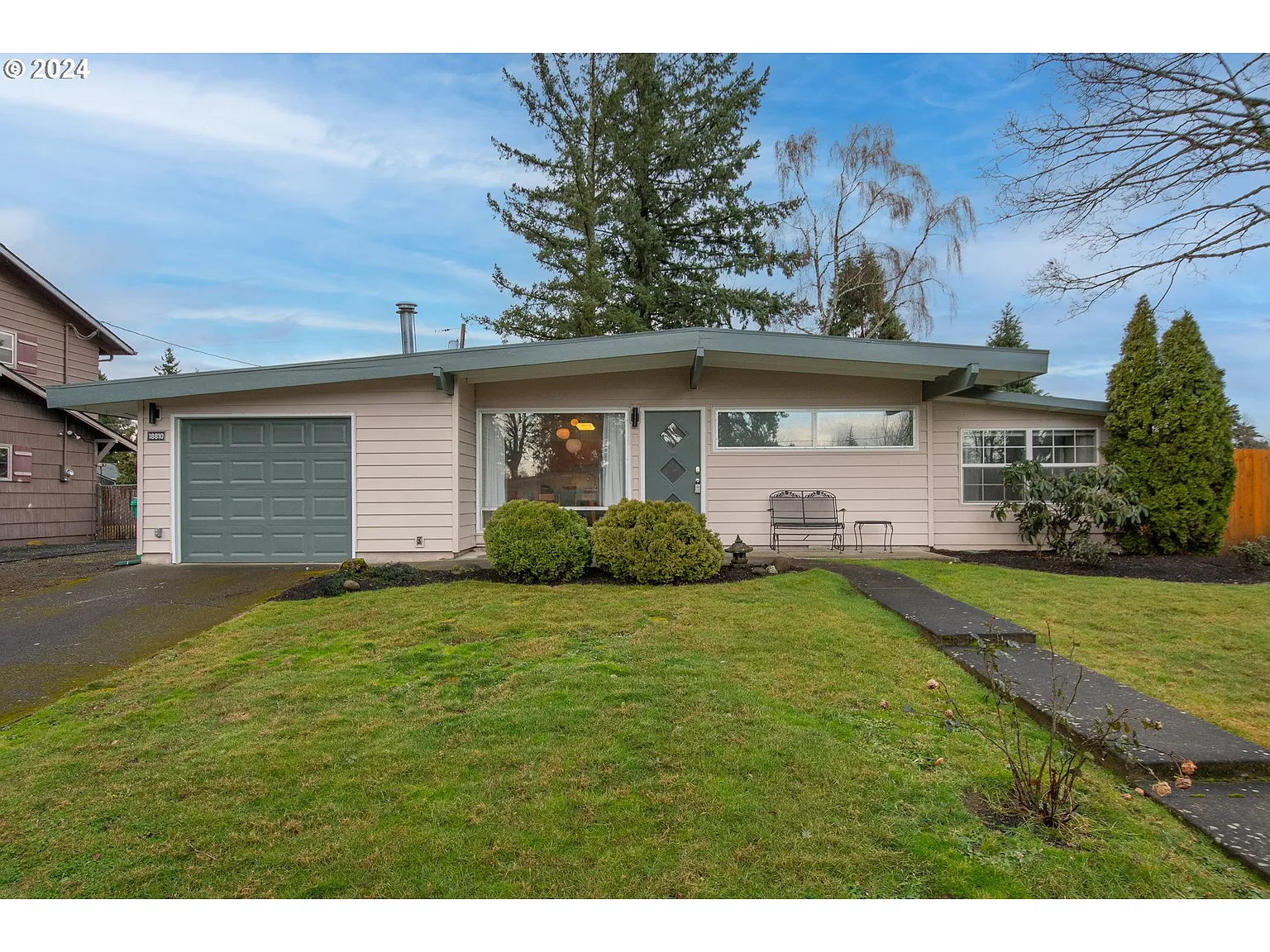 18810 NE Holladay St photo 1