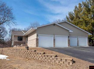 34 Restless Ct, North Mankato, MN 56003