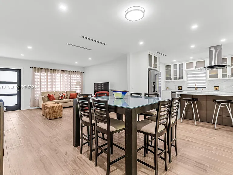 1015 Pizarro St — Photo 6