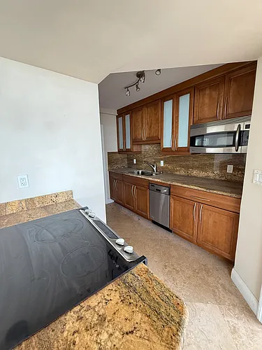 5313 Collins Ave Photo 1