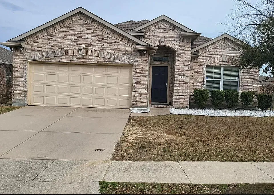 1801 Fairbanks Dr