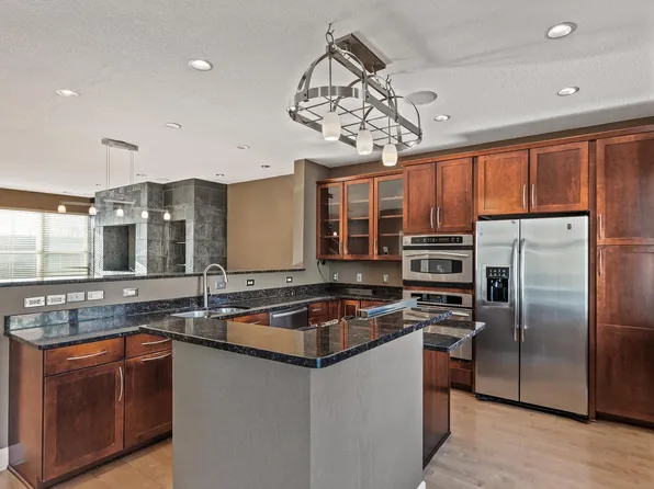 2321 River Pointe Ln, Minneapolis, MN 55411