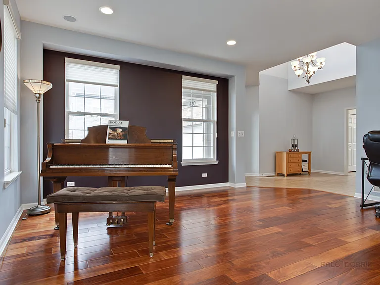 620 Geneva Ct — Photo 3