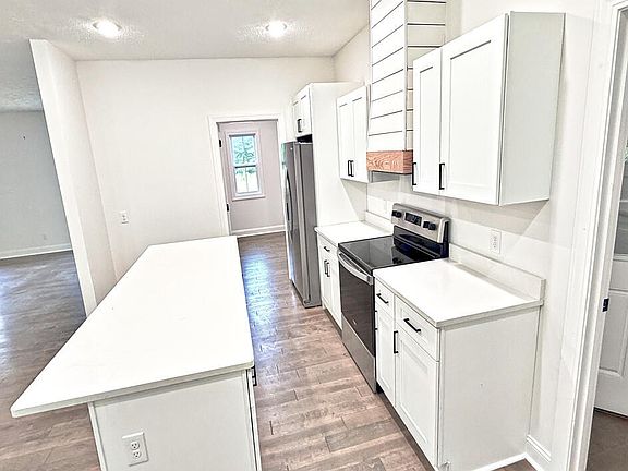 3rd image of 436 Libby Cir