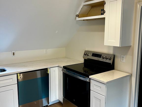 5th image of 1105 16th Ave Floor 2