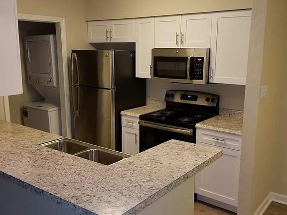 3rd image of 5001 Lake Front Dr