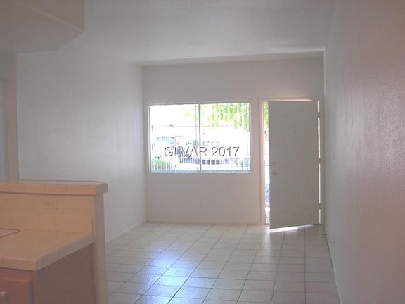 3rd image of 2110 N Los Feliz St #1018