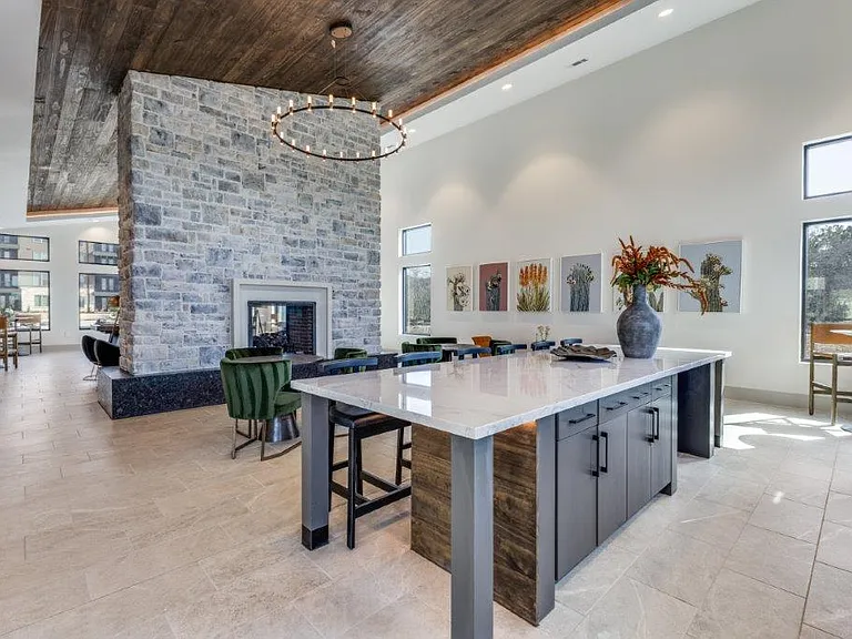 Aura High Pointe — Photo 26