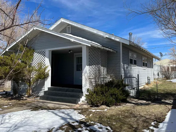 315 & 319 N Warren Ave, Glendo, WY 82213