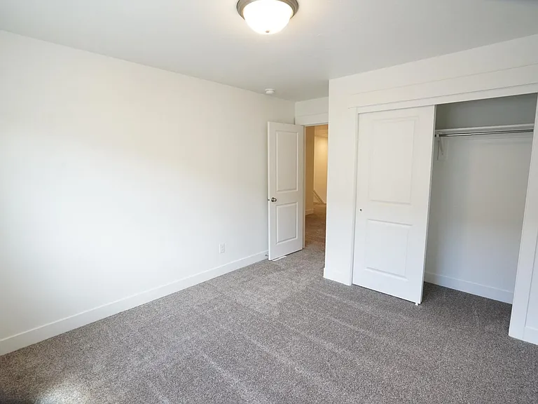 1006 S 200 E — Photo 26