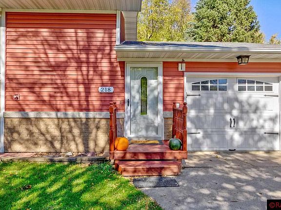 3rd image of 218 Hendricks Ln