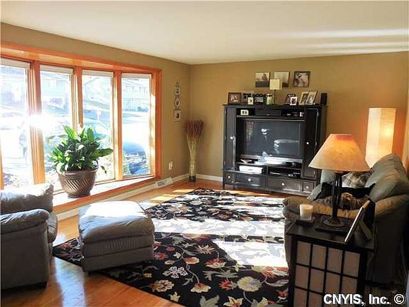 4th image of 100 Sunridge Ave