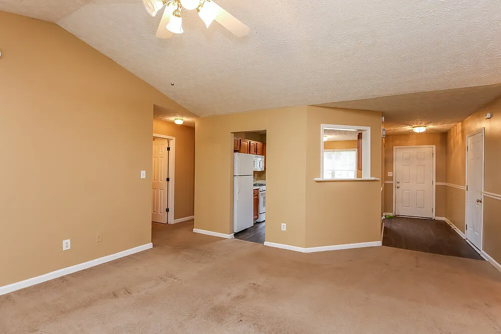 3 bed, 2.0 bath, 1480 sqft, $2,000 — Photo 4