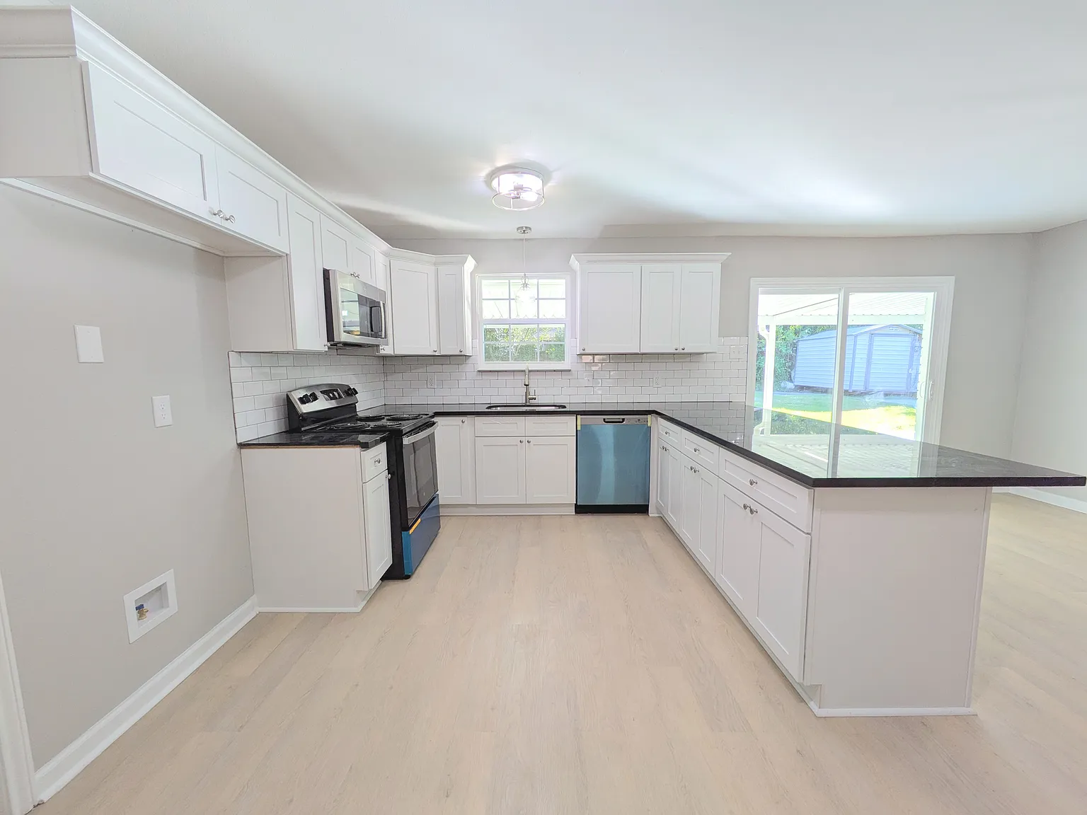 3 bed, 1270 sqft, $1,750 — Photo 3