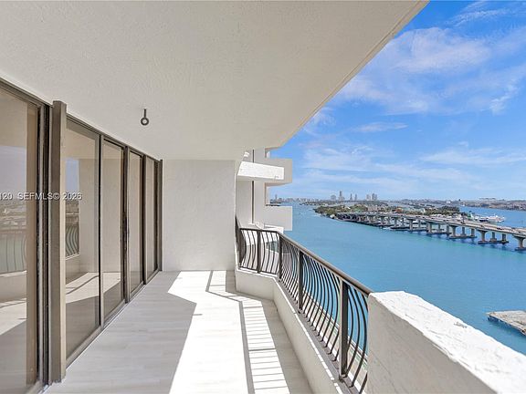 5th image of 555 NE 15th St APT 20I