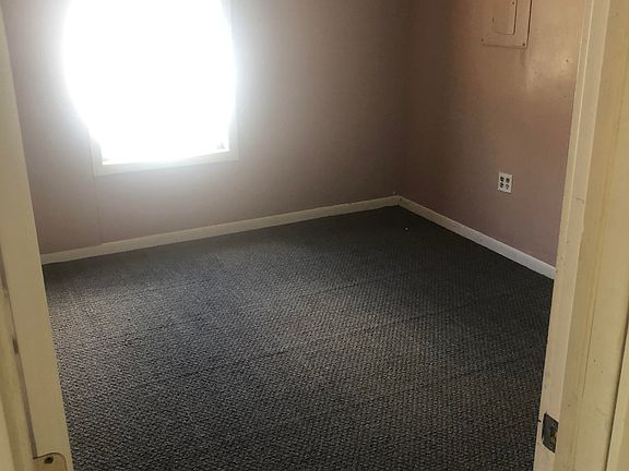5th image of 28 E Grand Ave #Fox