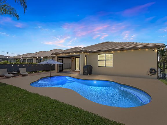 5th image of 215 SE Courances Drive
