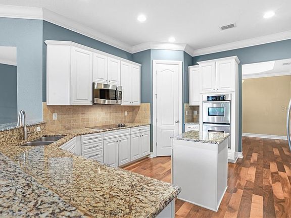 3rd image of 1253 Bella Vista Cir