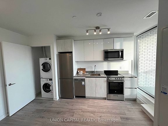 3rd image of 3100 Keele St #320