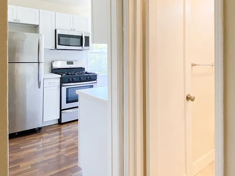 Laguna Apartments — Photo 5