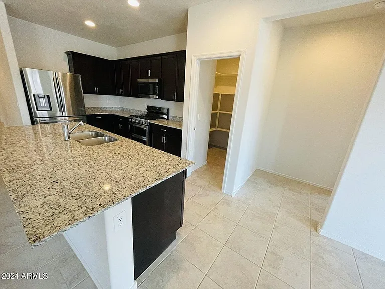 43691 W Yucca Ln — Photo 12