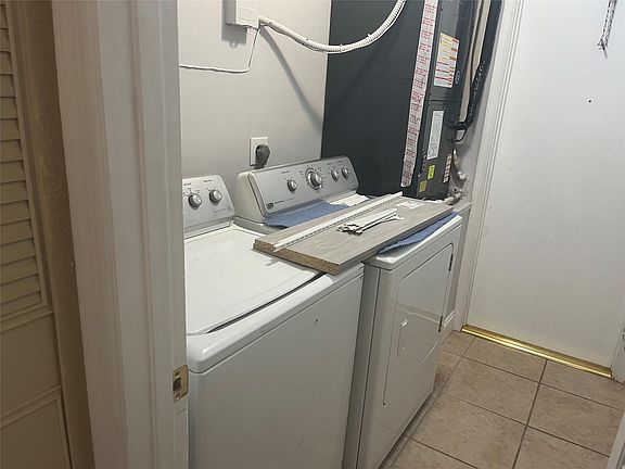 5th image of 10734 NW 17th Manor