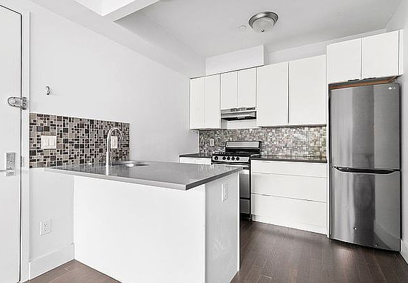 4th image of 193 Chauncey St APT 1A
