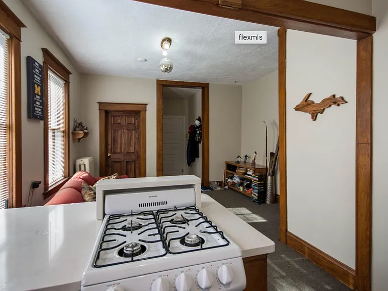 158 Prospect Ave NE #3 — Photo 8
