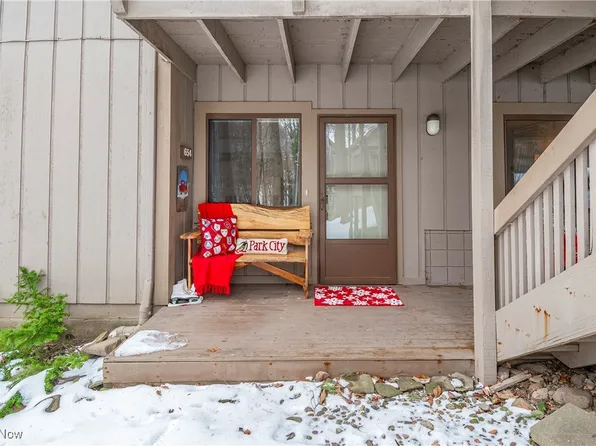 654 Meredith Ln, Cuyahoga Falls, OH 44223