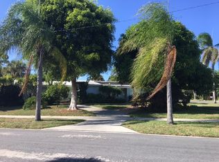 913 Wright Dr, Lake Worth, FL 33461