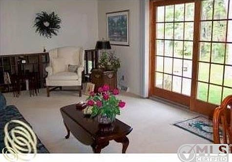 LIVING ROOM 2