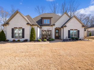 353 Flagstone Dr, Jackson, TN 38305