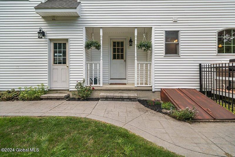 2nd image of 12 Thomas Drive