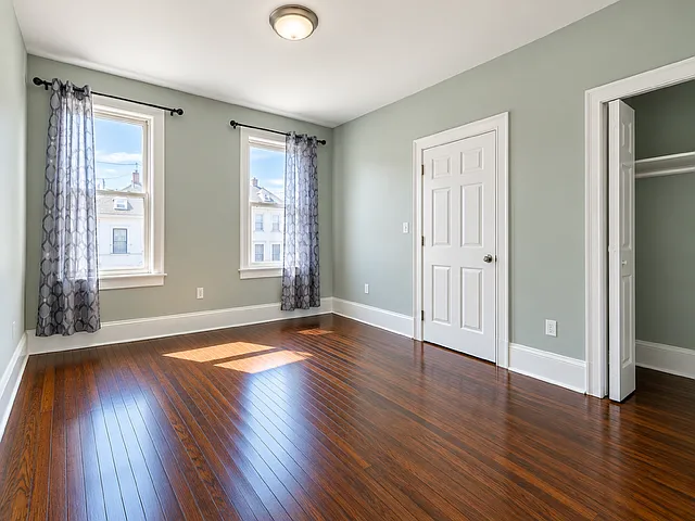5 bed, 1800 sqft, $4,295 — Photo 3