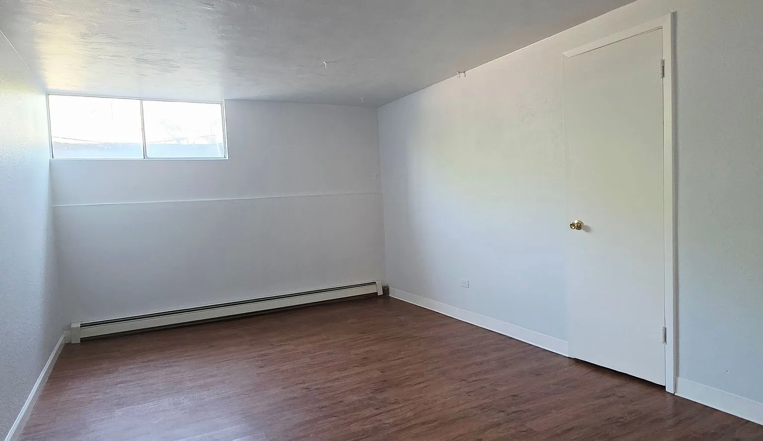 Spacious 3 bed/1 bath basement unit available now! — Photo 2