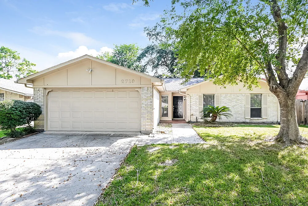 3 bed, 2.0 bath, 1764 sqft, $1,925 — Photo 1
