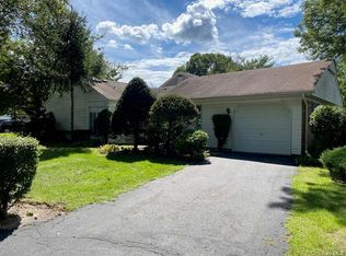 39 Freemont Lane, Coram, NY 11727