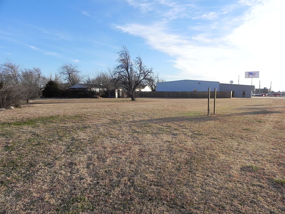 1st image of 2800 Woodlawn Dr