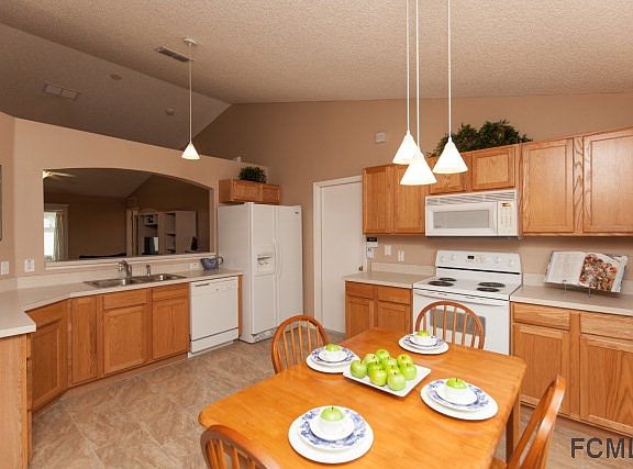 2nd image of 32 Rybark Ln