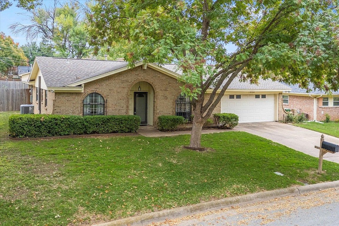 1924 Mesquite Trl, Hurst, TX 76054 Zillow