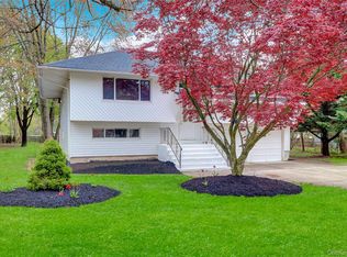 256 Vanderbilt Ave, Brentwood, NY 11717