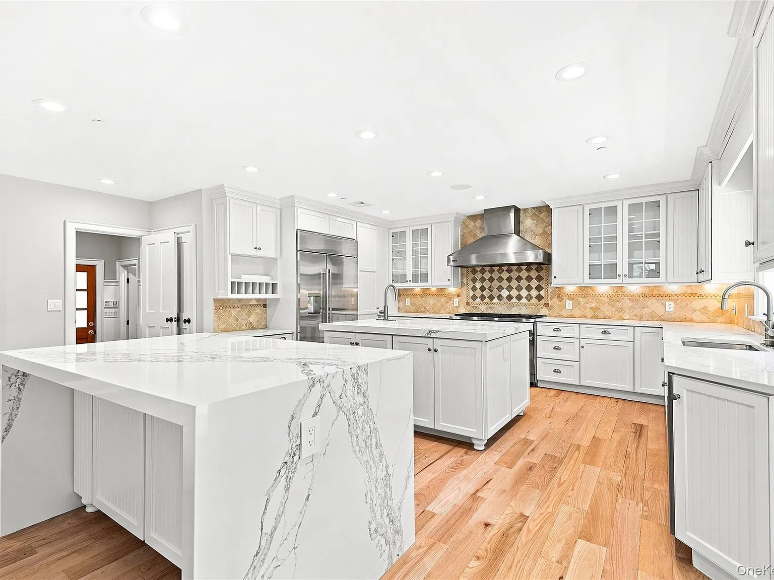 4 bed, 4.5 bath, 5523 sqft, $15,000 — Photo 2