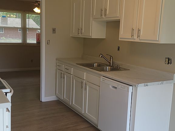 5th image of 35 Catalpa Dr