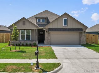 12026 E 106th Pl, Owasso, OK 74055